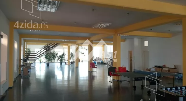 Poslovna zgrada | 4zida