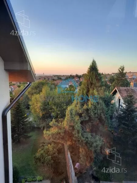 Četvoroiposoban stan | 4zida