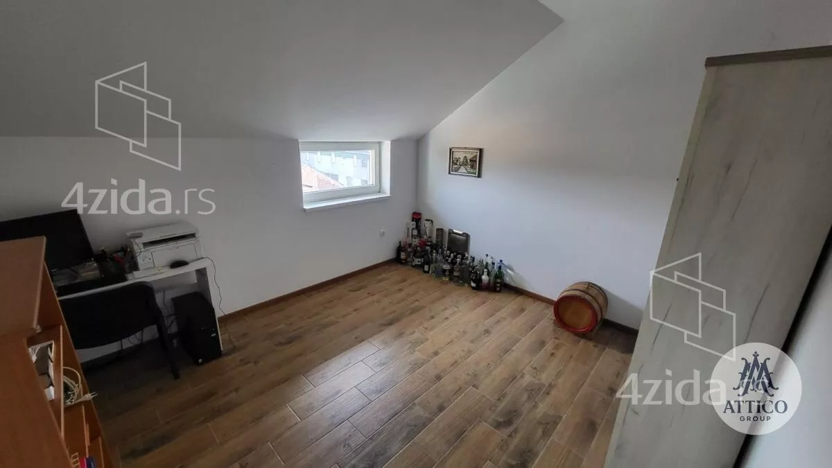 Četvoroiposoban stan | 4zida