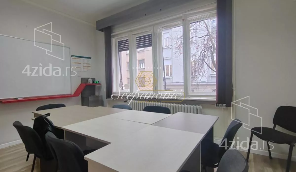 Sedmosoban stan | 4zida