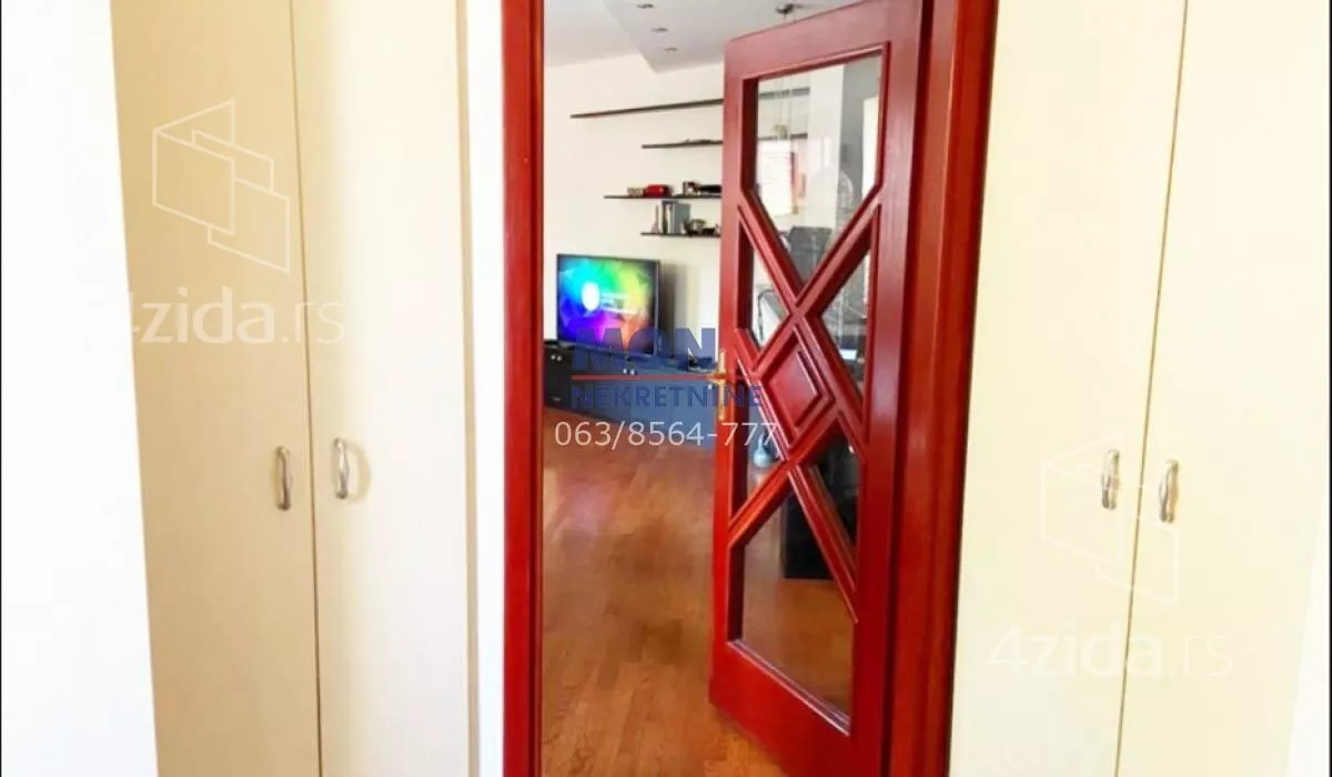 Šestosoban stan | 4zida