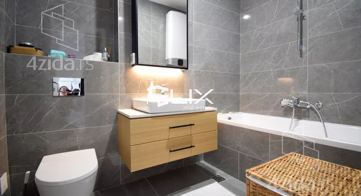 Šestosoban stan | 4zida