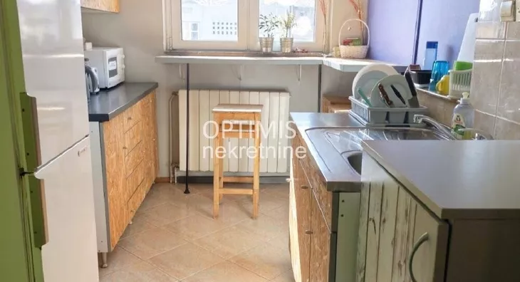 Šestoiposoban stan | 4zida