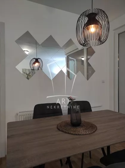 Vjekoslava Kovača | 4zida.rs