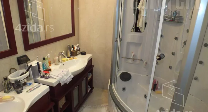 Petosoban stan | 4zida