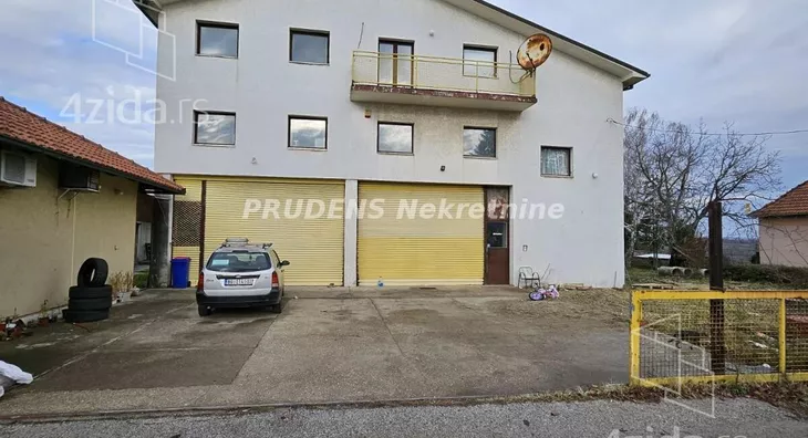 Poslovna zgrada | 4zida