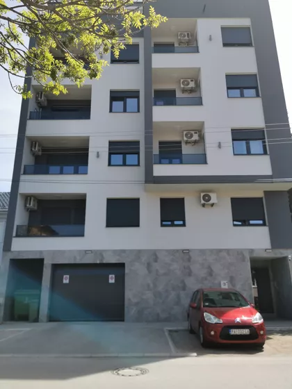 Stevice Jovanovića 28 | 4zida.rs
