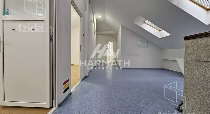 Poslovna zgrada | 4zida