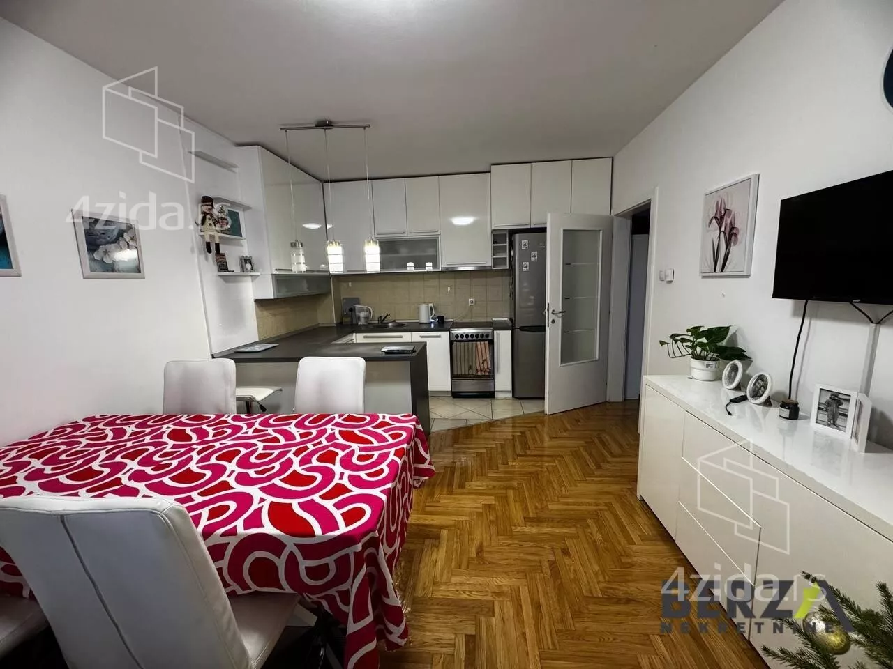 Troiposoban stan | 4zida