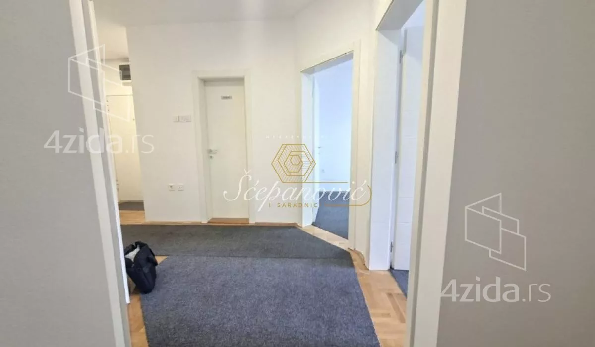 Poslovna zgrada | 4zida