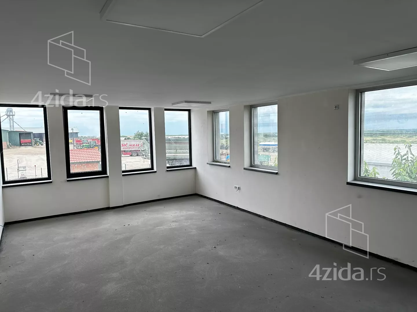 Poslovna zgrada | 4zida