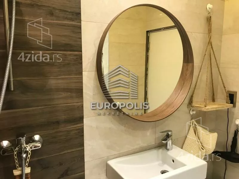 Četvoroiposoban stan | 4zida