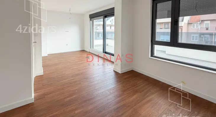 Šestosoban stan | 4zida