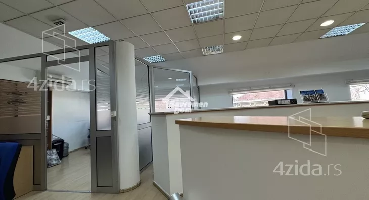 Poslovna zgrada | 4zida