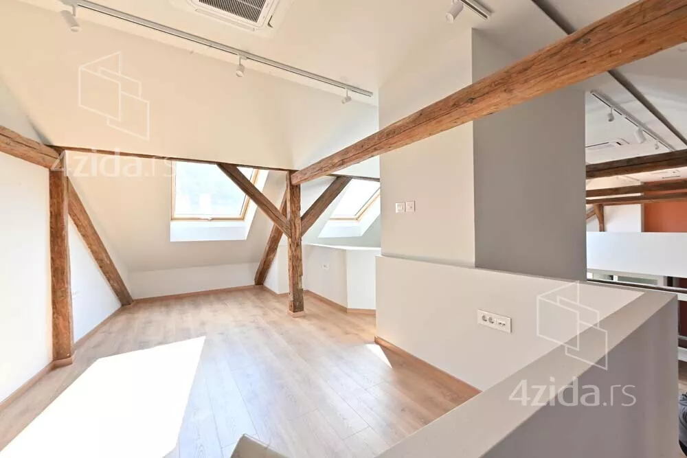 Poslovna zgrada | 4zida