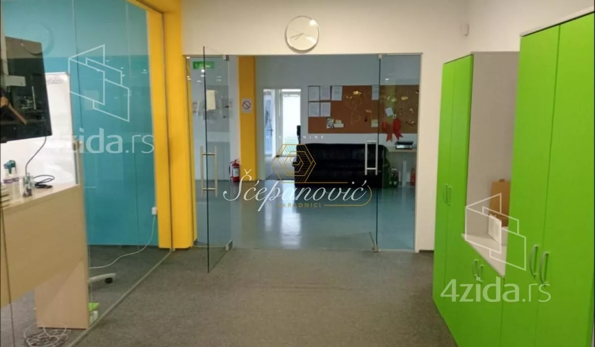 Poslovna zgrada | 4zida