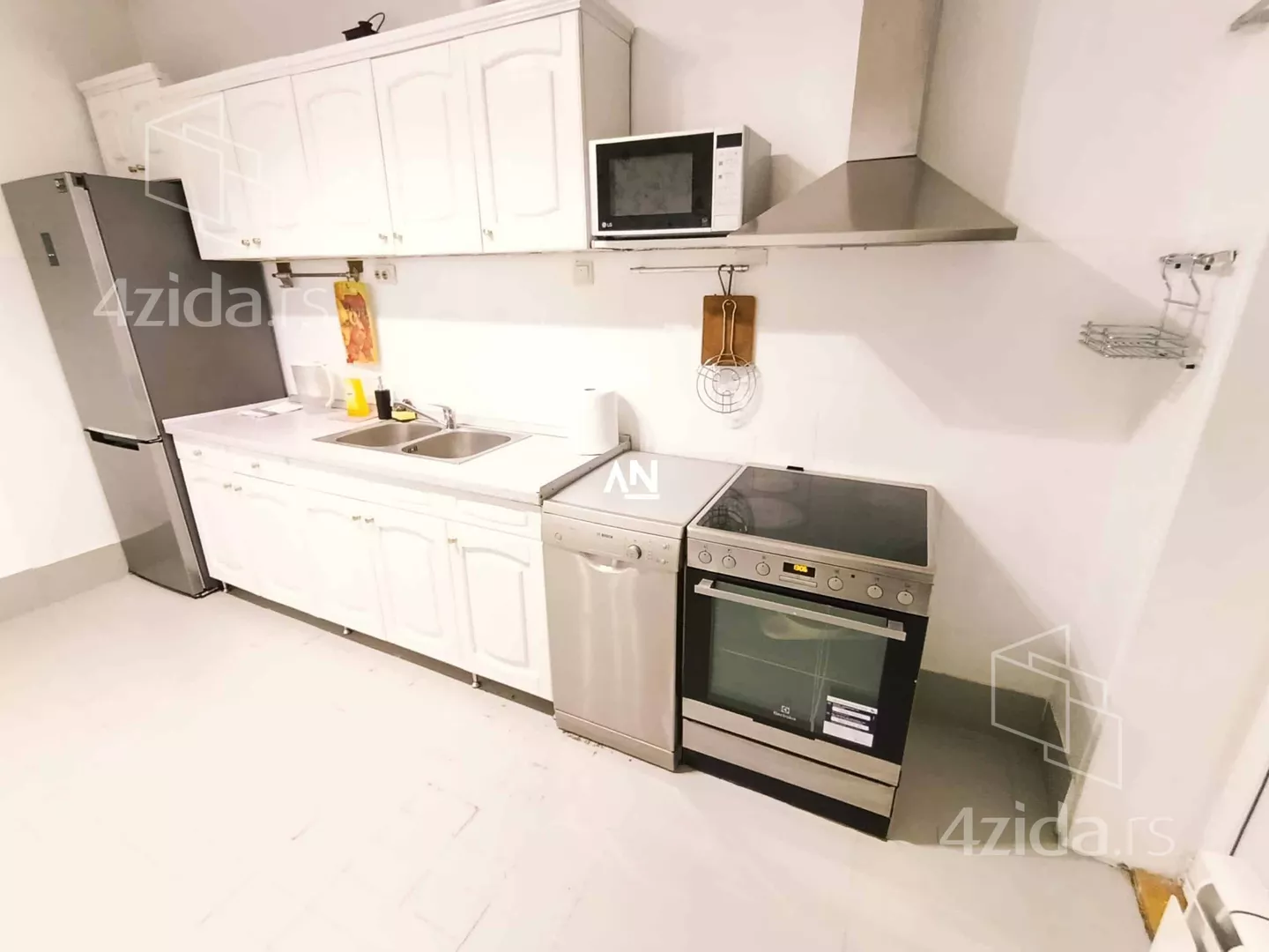 Troiposoban stan | 4zida