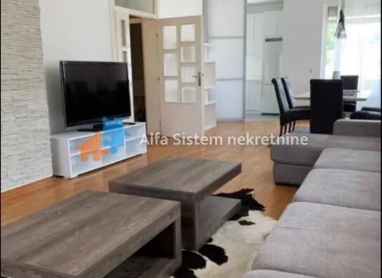 Četvoroiposoban stan | 4zida