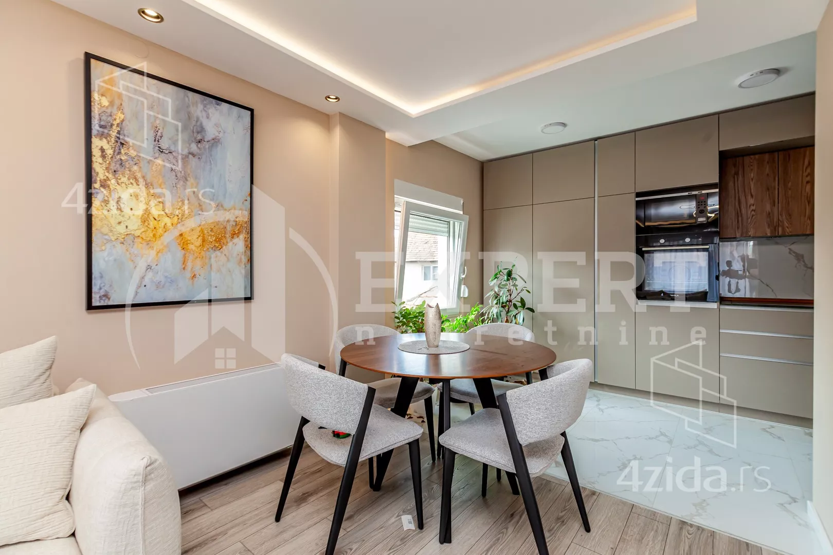 Dvoiposoban stan | 4zida