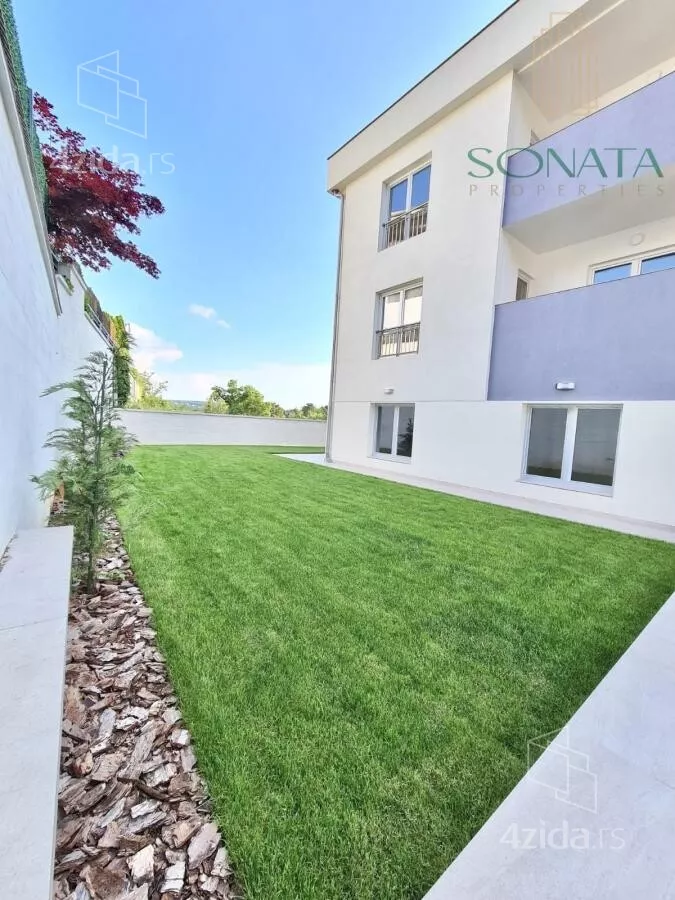 Šestosoban stan | 4zida