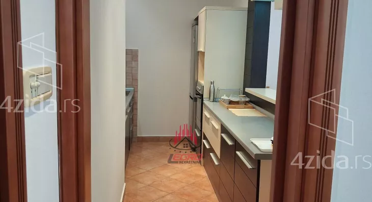 Petoiposoban stan | 4zida