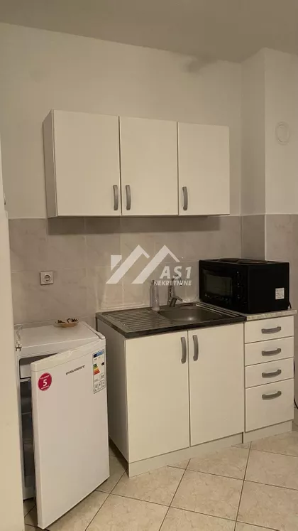 Zeleznicka | 4zida.rs