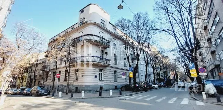 Šestoiposoban stan | 4zida