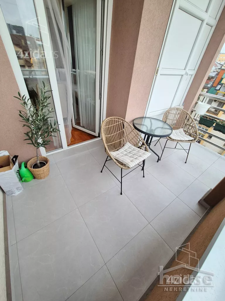 Šestosoban stan | 4zida