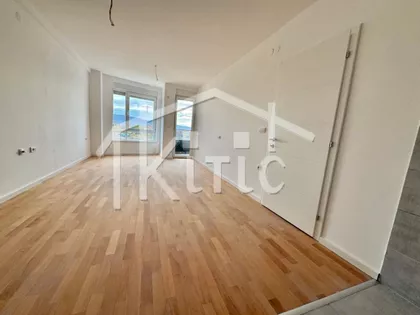 Ledena Stena | 4zida.rs