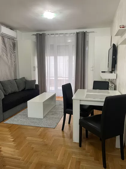 Gospodara Vučića | 4zida.rs