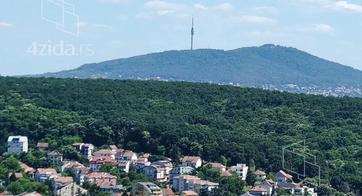 Četvoroiposoban stan | 4zida