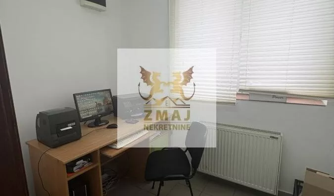 Poslovna zgrada | 4zida