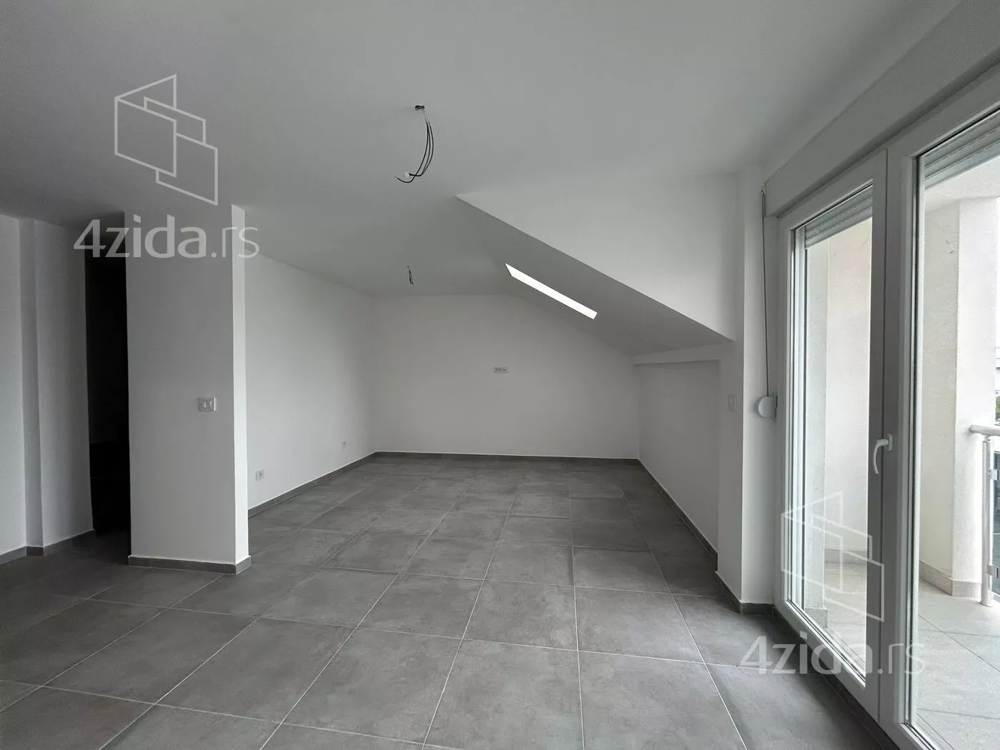 Troiposoban stan | 4zida