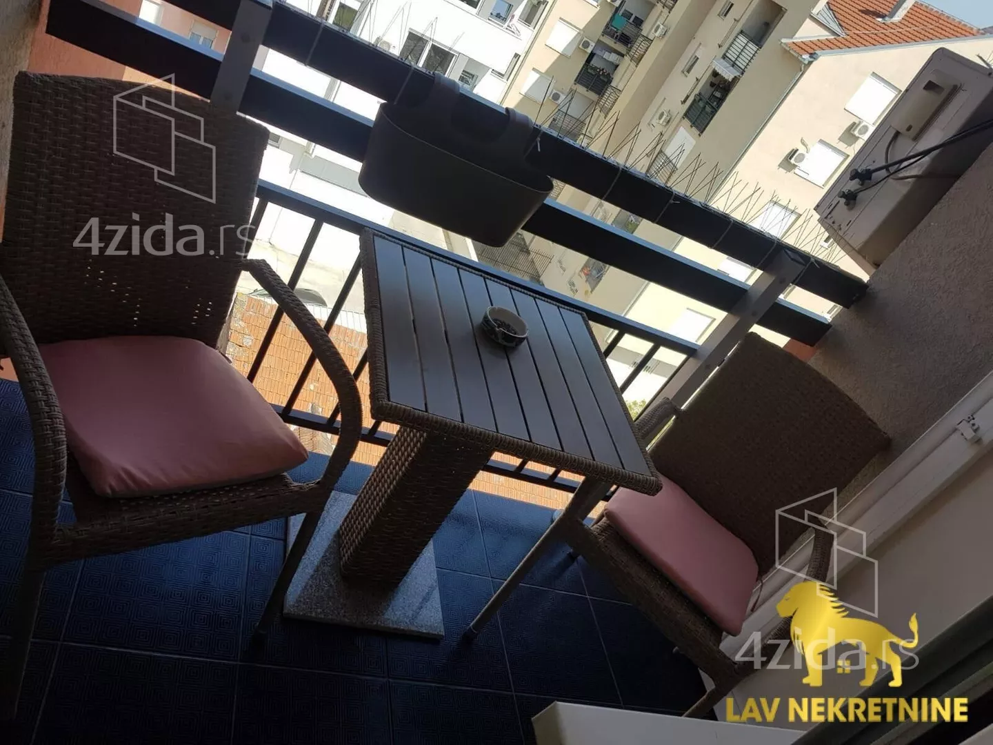 Jednoiposoban stan | 4zida