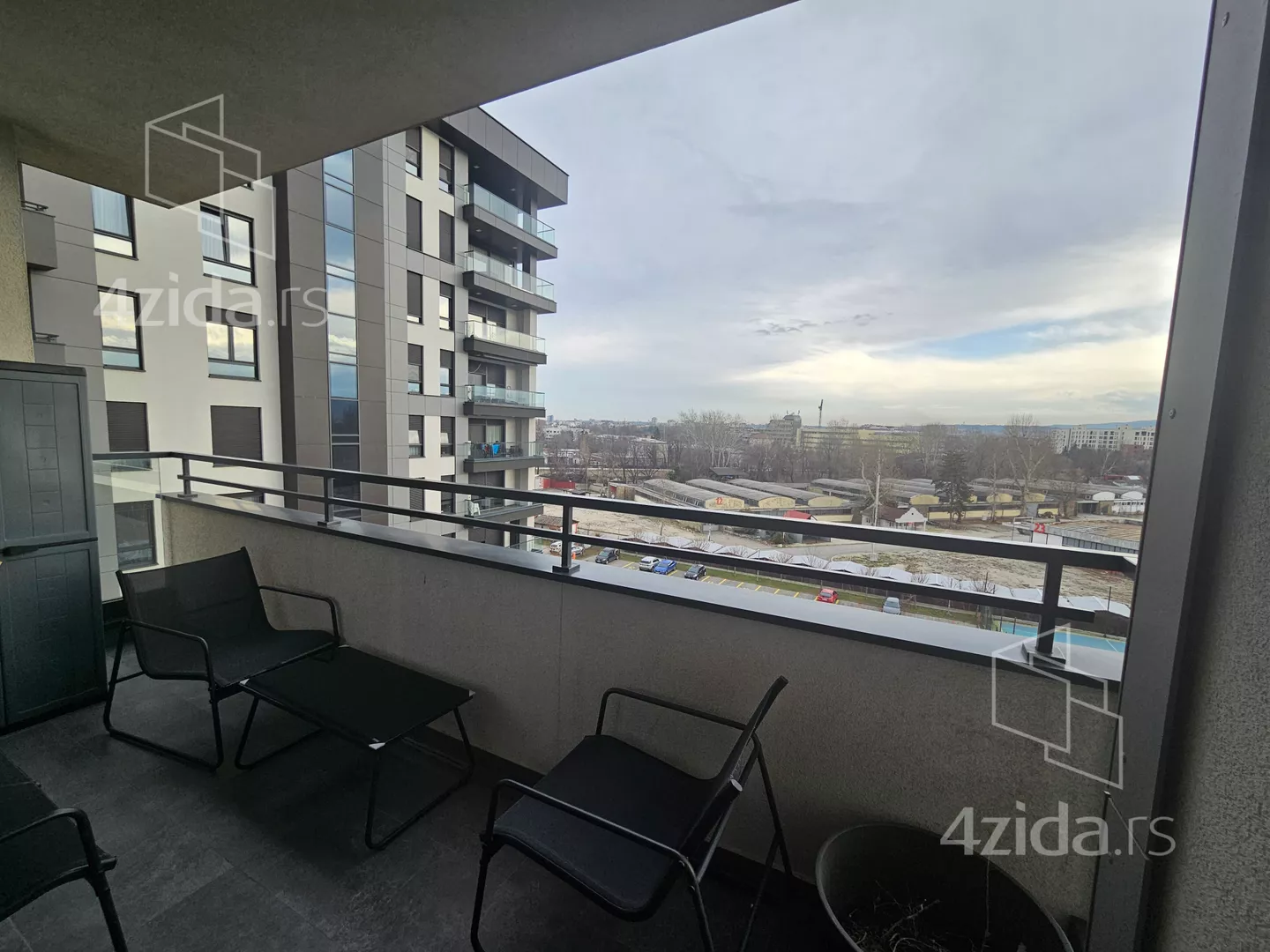 Četvoroiposoban stan | 4zida