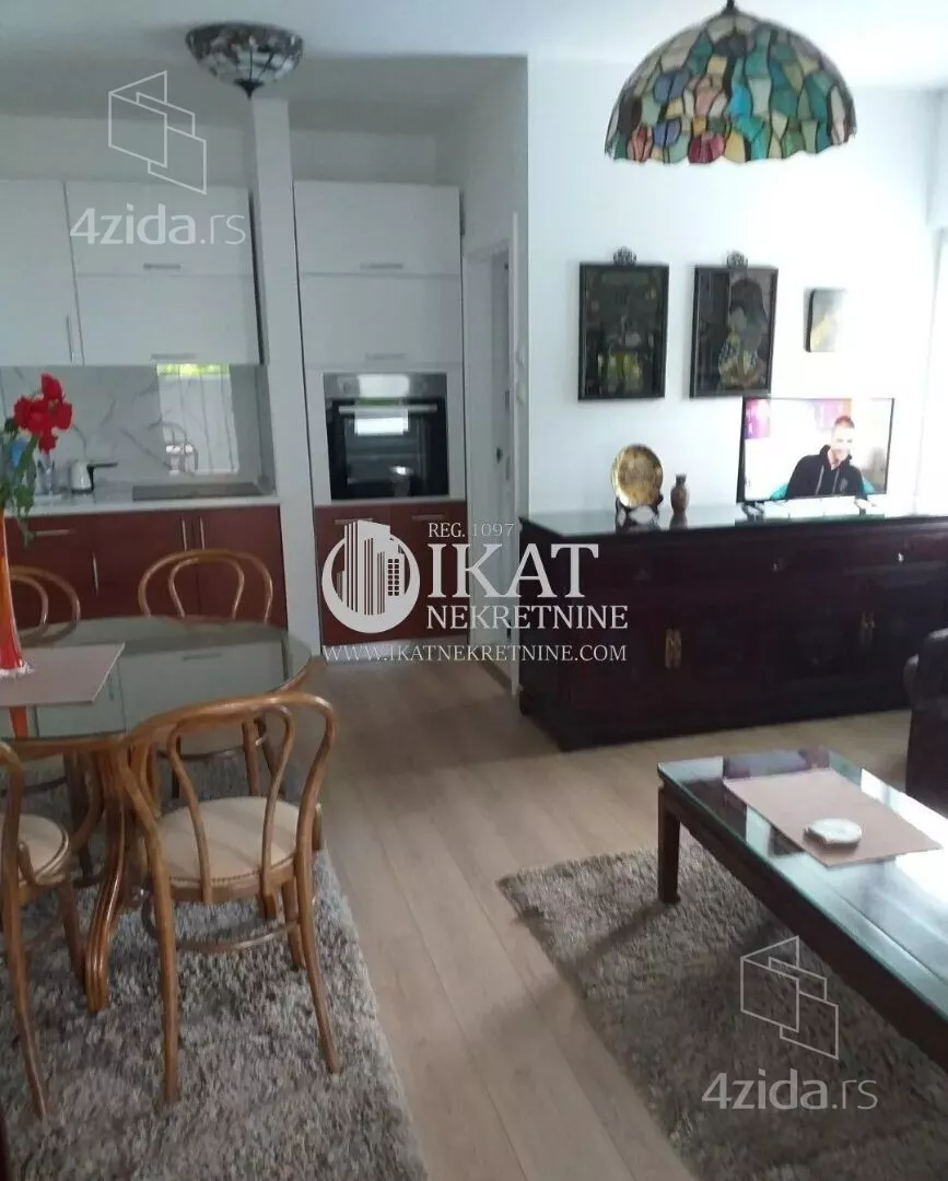 5-etažna kuća | 4zida