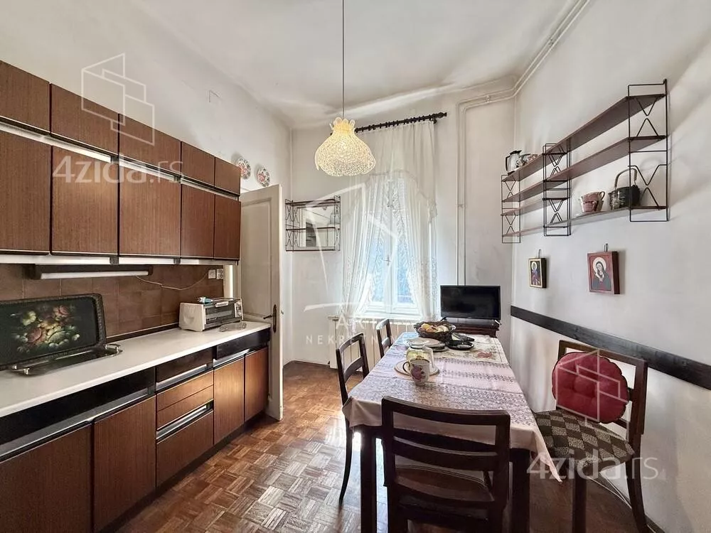 Četvoroiposoban stan | 4zida