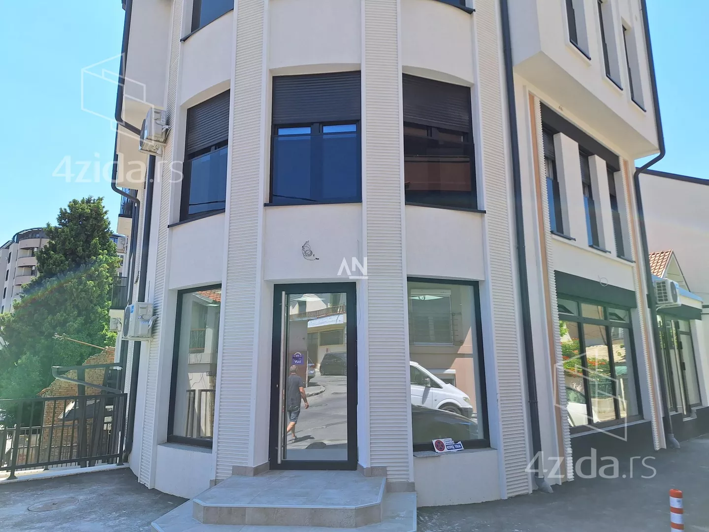 Lokal | 4zida