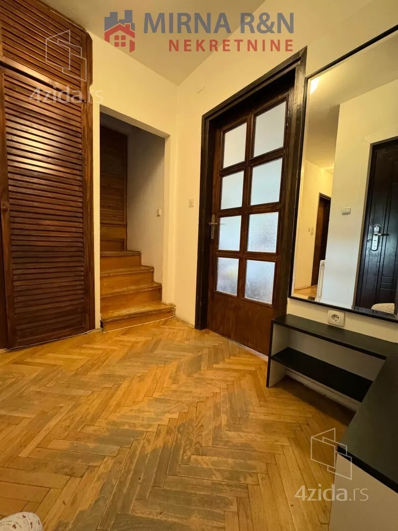 Četvoroiposoban stan | 4zida