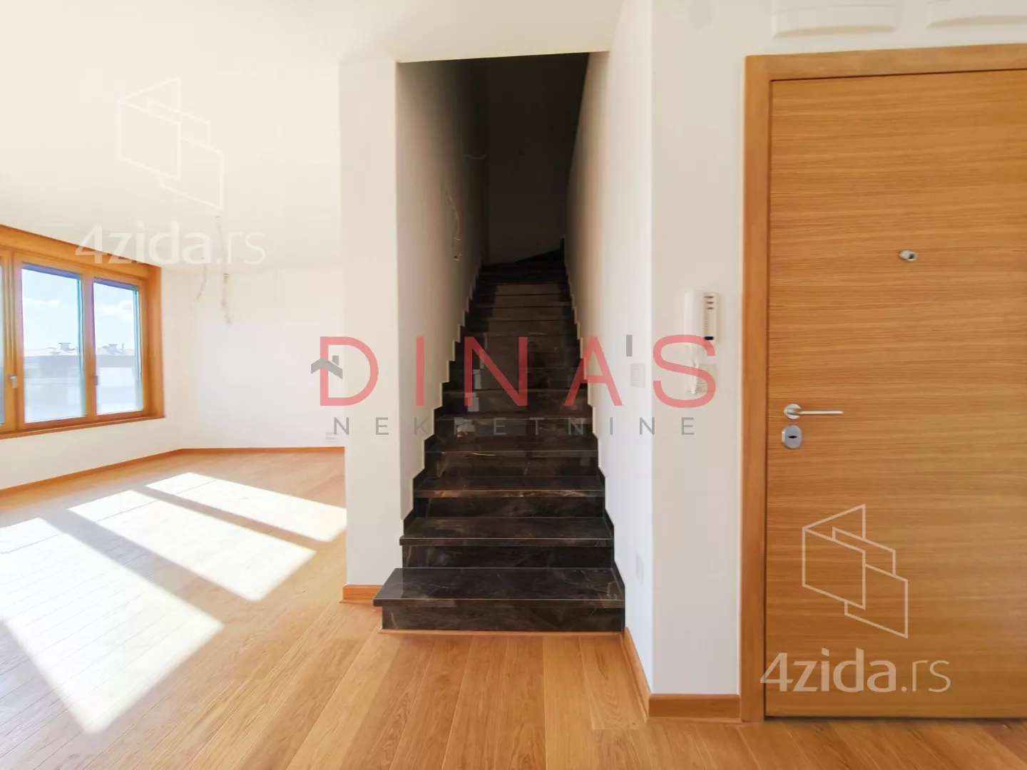 Četvoroiposoban stan | 4zida