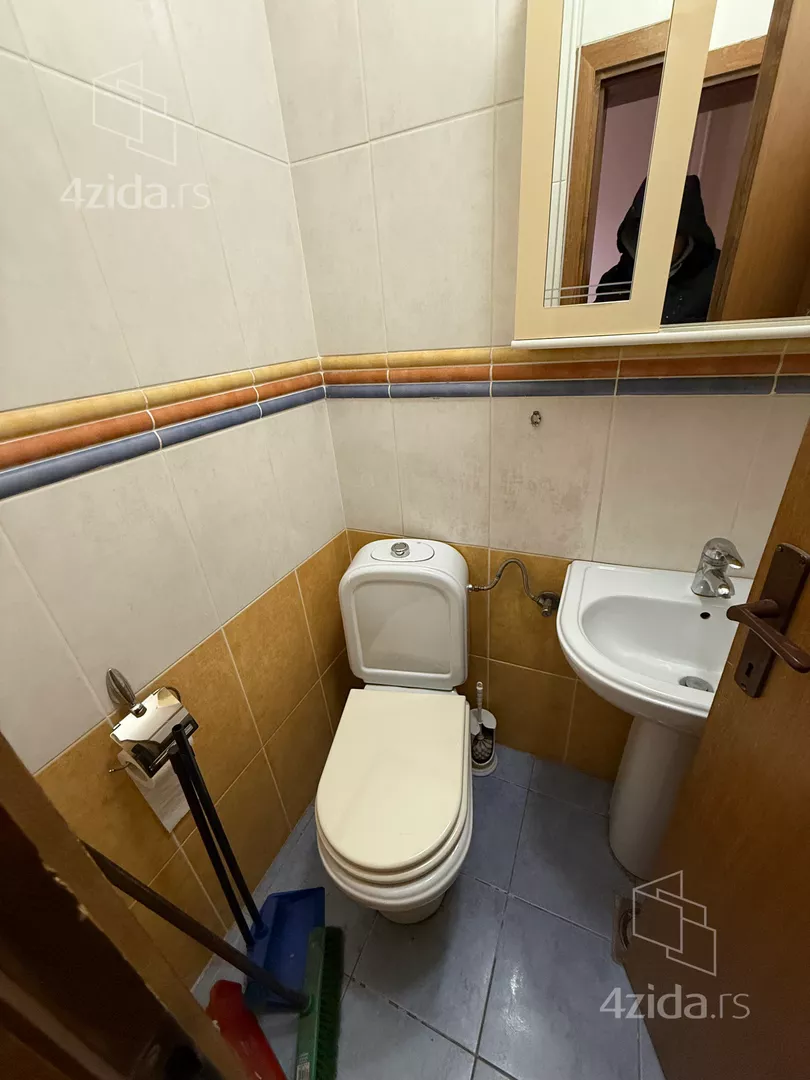 Četvoroiposoban stan | 4zida