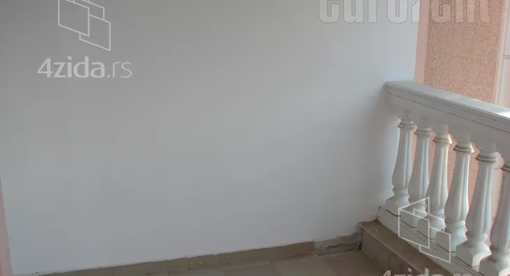 Šestoiposoban stan | 4zida