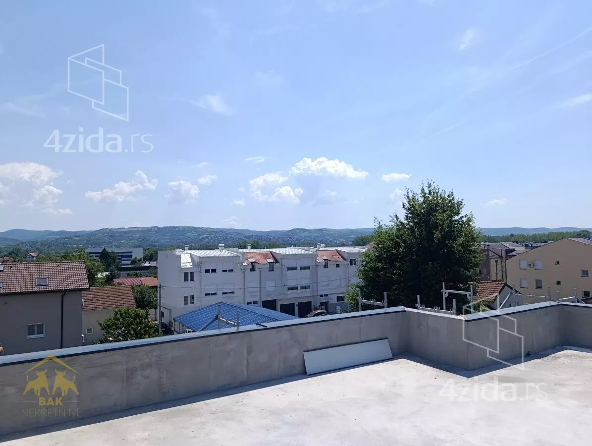 Troiposoban stan | 4zida
