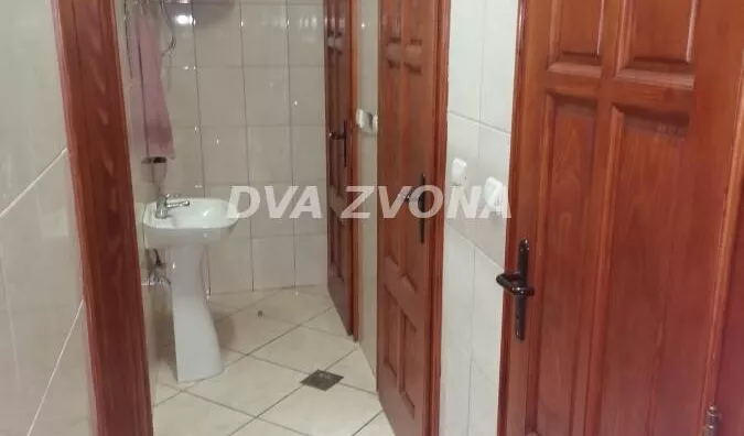 Poslovna zgrada | 4zida