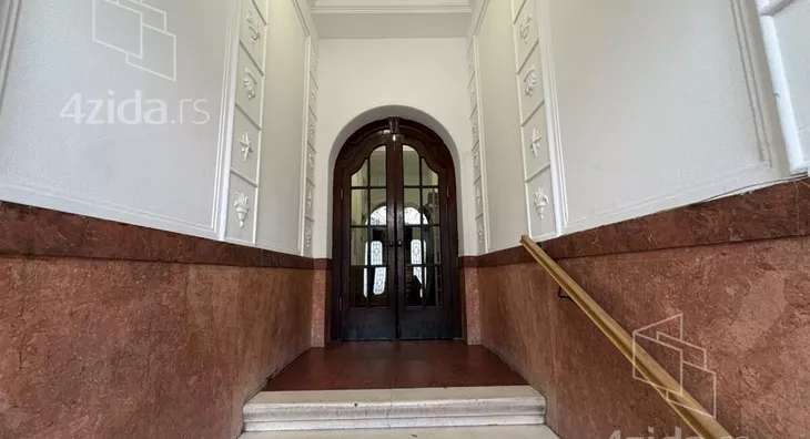 Šestosoban stan | 4zida