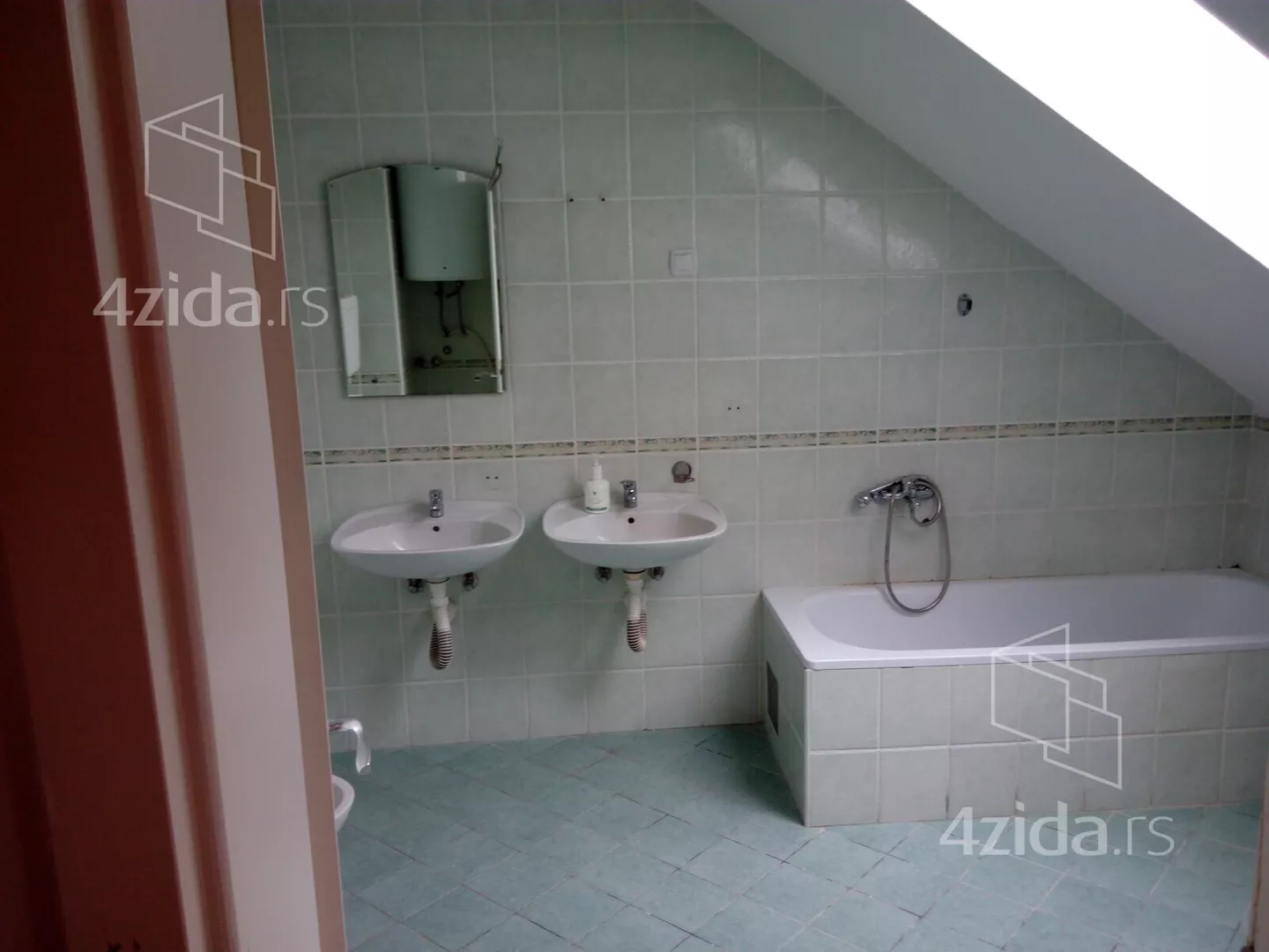 Troiposoban stan | 4zida