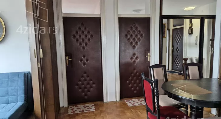 Četvoroiposoban stan | 4zida