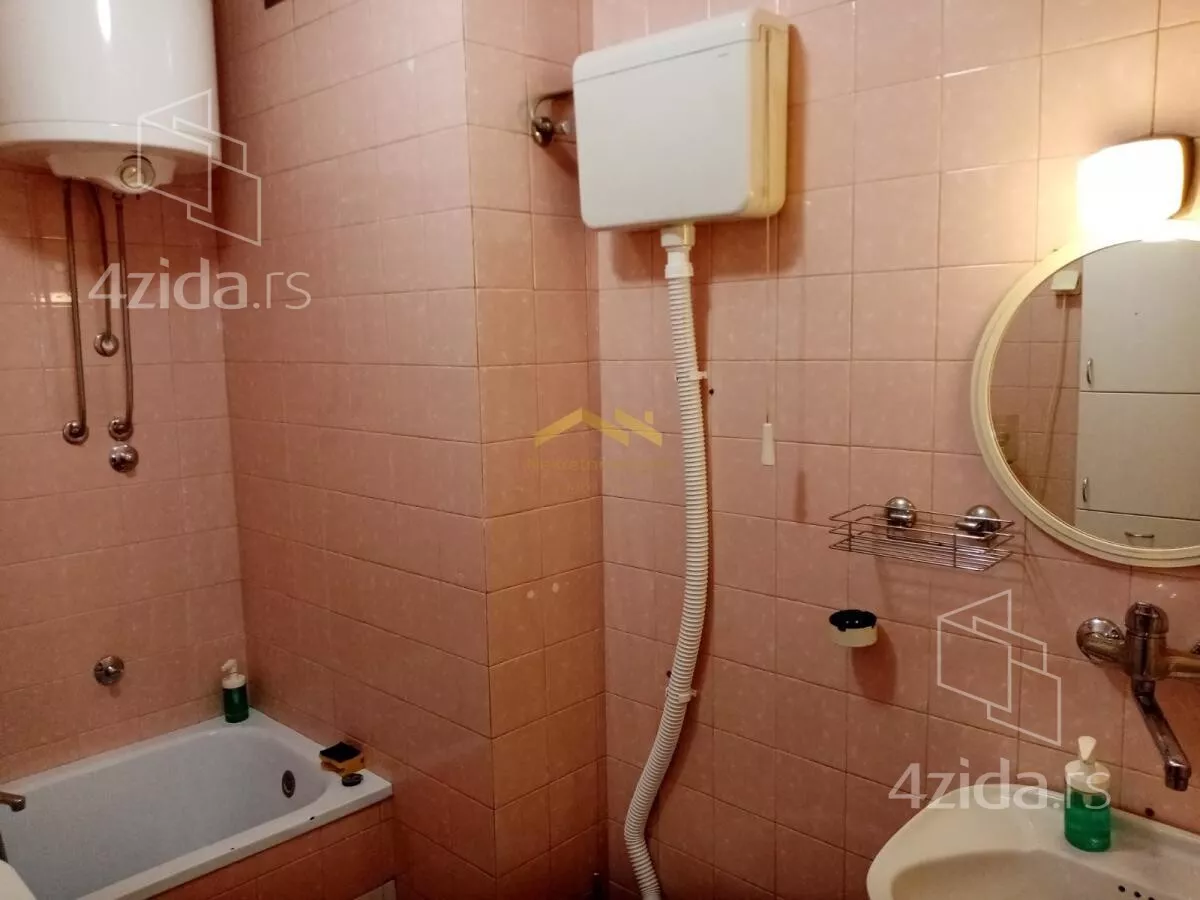 Četvoroiposoban stan | 4zida