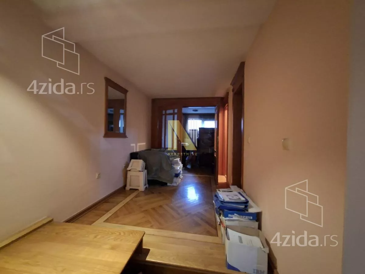 Lokal | 4zida