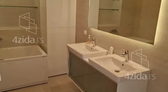 Šestosoban stan | 4zida